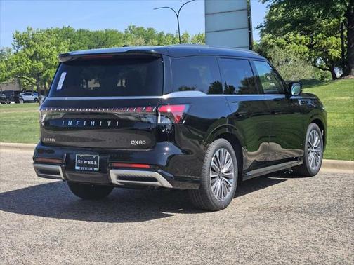 2025 INFINITI QX80 Luxe