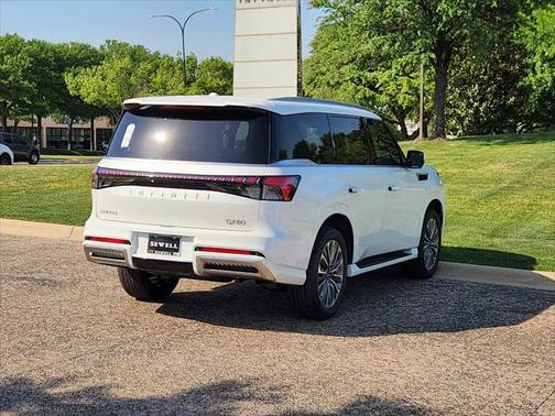 2025 INFINITI QX80 Luxe