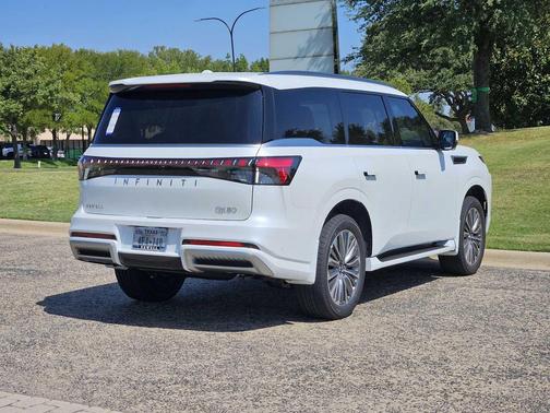 2026 INFINITI QX80 Luxe
