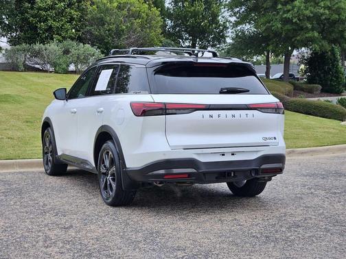 Radiant White/Black Obsidian 2026 INFINITI QX60 AUTOGRAPH