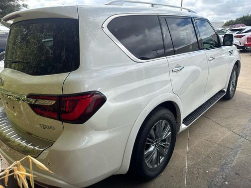 Moonstone White 2024 INFINITI QX80 Luxe