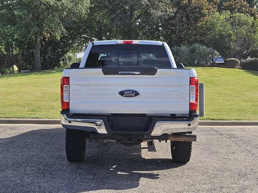 Oxford White/Magnetic 2017 Ford F-250 Lariat