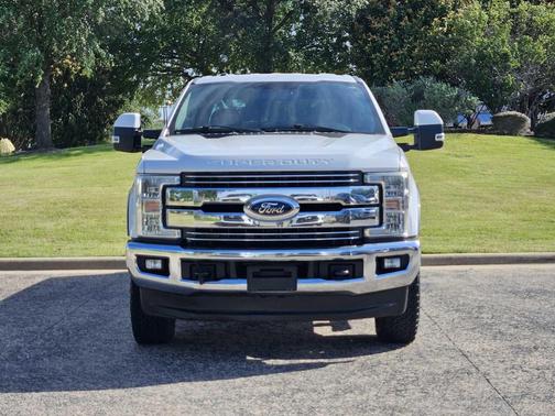 Oxford White/Magnetic 2017 Ford F-250 Lariat