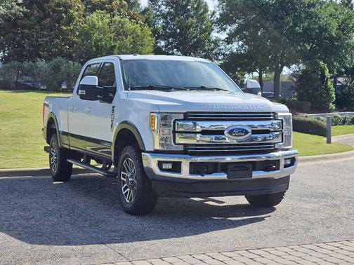 Oxford White/Magnetic 2017 Ford F-250 Lariat