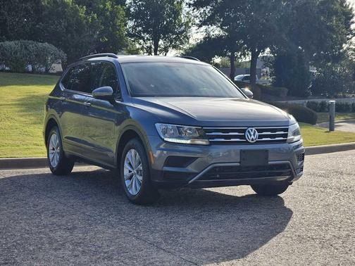 Platinum Gray Metallic 2018 Volkswagen Tiguan 2.0T S
