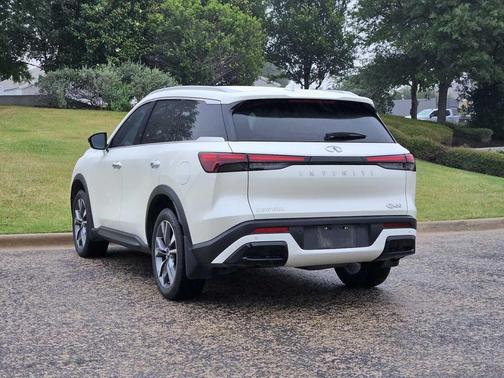 Majestic White 2024 INFINITI QX60 Luxe