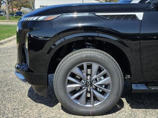 2025 INFINITI QX80 PURE