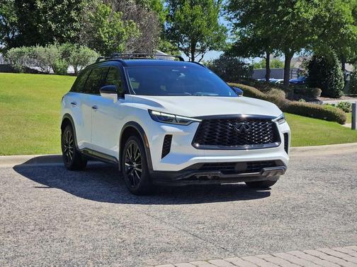 Majestic White/Black Obsidian 2023 INFINITI QX60 AUTOGRAPH