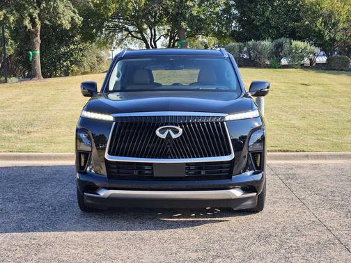 2025 INFINITI QX80 Luxe
