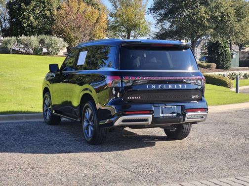 2025 INFINITI QX80 PURE