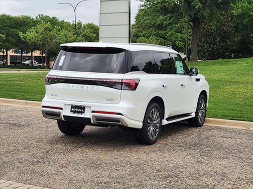 2025 INFINITI QX80 Luxe