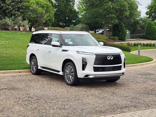 2025 INFINITI QX80 Luxe
