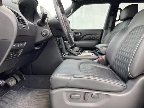 Photo 2 of 31 of 2022 INFINITI QX80 SENSORY