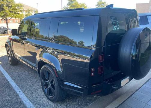2023 Land Rover Defender 130 X-Dynamic SE