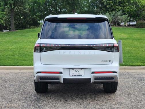 2025 INFINITI QX80 Luxe