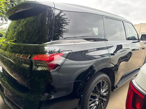 Mineral Black/Graphite Shadow 2026 INFINITI QX80 AUTOGRAPH AWD