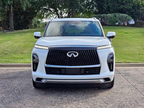 Radiant White 2026 INFINITI QX80 Luxe