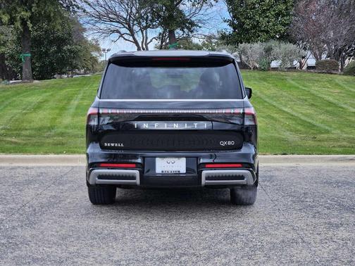 2026 INFINITI QX80 Luxe