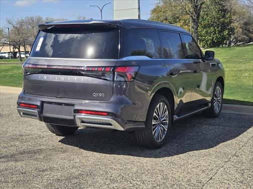 2025 INFINITI QX80 Luxe