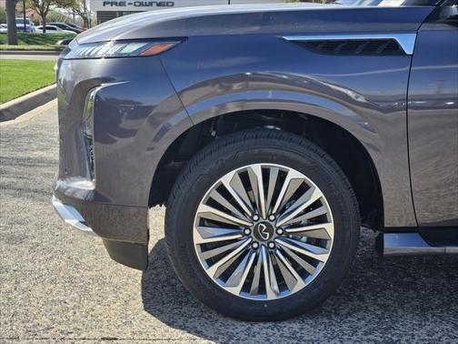2025 INFINITI QX80 Luxe