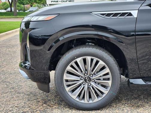 2025 INFINITI QX80 Luxe