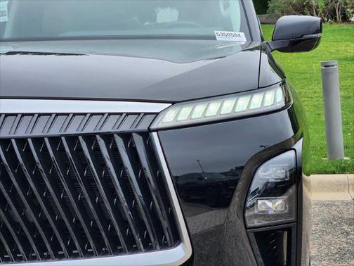 2025 INFINITI QX80 Luxe