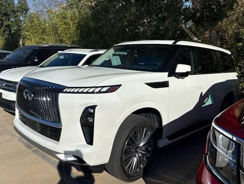 2025 INFINITI QX80 Luxe