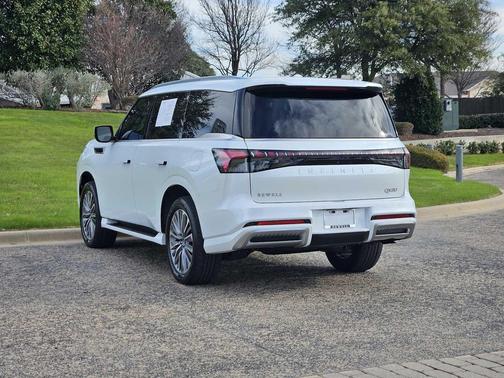 2025 INFINITI QX80 Luxe