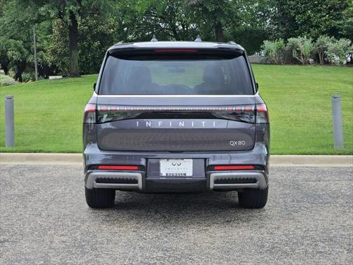 2025 INFINITI QX80 Luxe