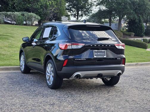 Agate Black Metallic 2022 Ford Escape Titanium