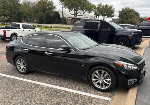 2017 INFINITI Q70 3.7