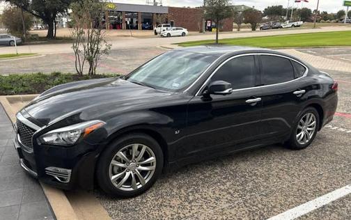 2017 INFINITI Q70 3.7