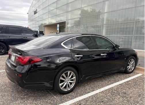 2017 INFINITI Q70 3.7