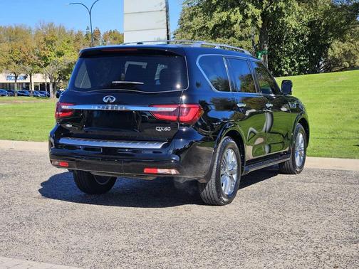 2022 INFINITI QX80 Luxe
