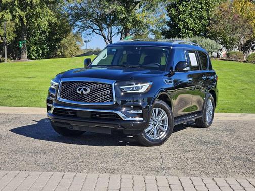 2022 INFINITI QX80 Luxe