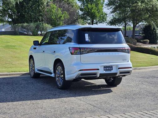 Radiant White 2026 INFINITI QX80 Luxe