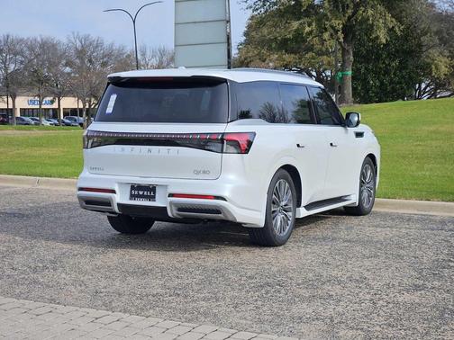 2026 INFINITI QX80 Luxe