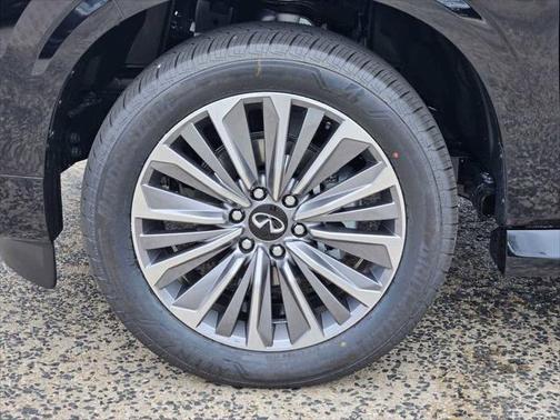 2025 INFINITI QX80 Luxe