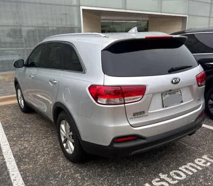 Sparkling Silver 2017 Kia Sorento 2.4L LX