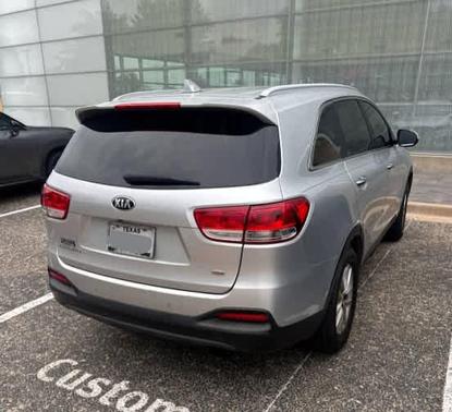 Sparkling Silver 2017 Kia Sorento 2.4L LX