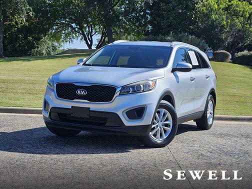 Sparkling Silver 2017 Kia Sorento 2.4L LX