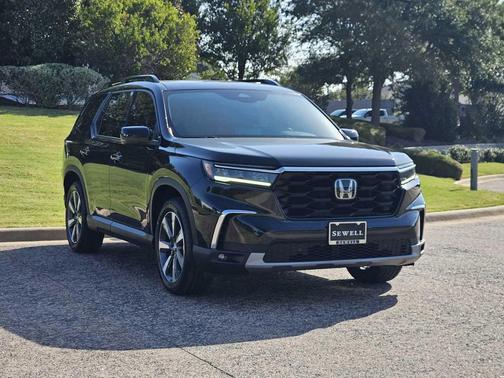 Crystal Black Pearl 2025 Honda Pilot Touring 8-Passenger