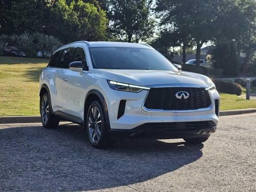 Majestic White 2023 INFINITI QX60 Luxe