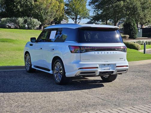 2025 INFINITI QX80 Luxe