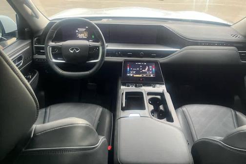 2025 INFINITI QX80 Luxe