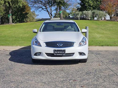 2015 INFINITI Q40 Base