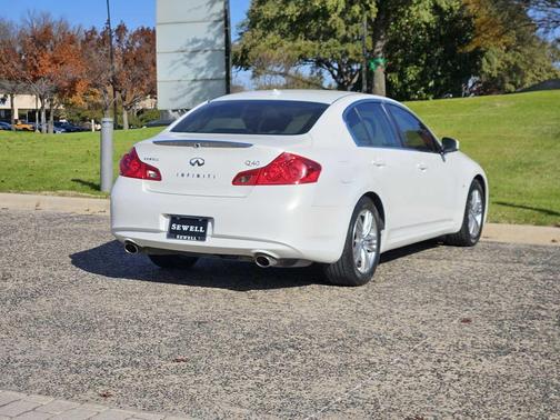 2015 INFINITI Q40 Base