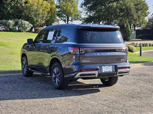 2025 INFINITI QX80 PURE