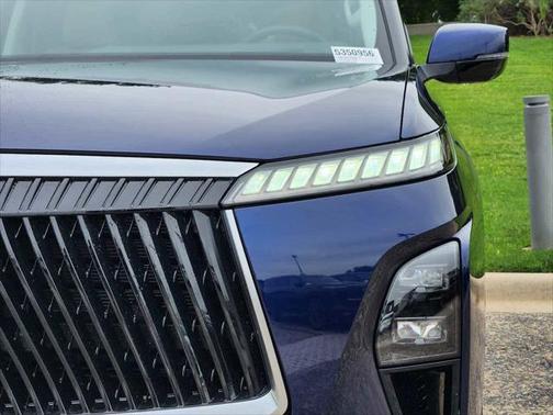2025 INFINITI QX80 Luxe