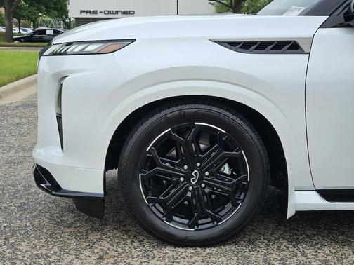 Radiant White 2026 INFINITI QX80 SPORT AWD
